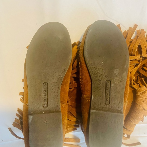 Minnetonka 3 Layer Fringe Suede Boot - Picture 4 of 8